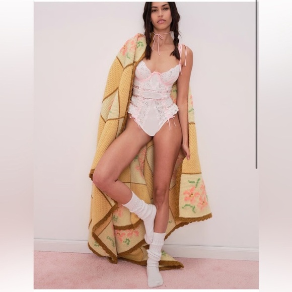 New! For love and lemons swirl eyelet bodysuit teddy lingerie 24590 - Picture 6 of 14